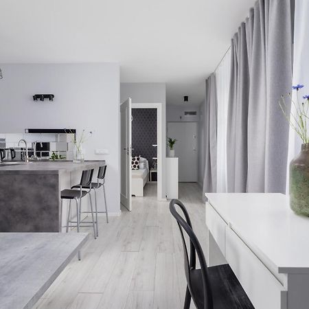 One Bedroom Apartment With A Balcony - Dietla 109 Street Krasków Eksteriør bilde